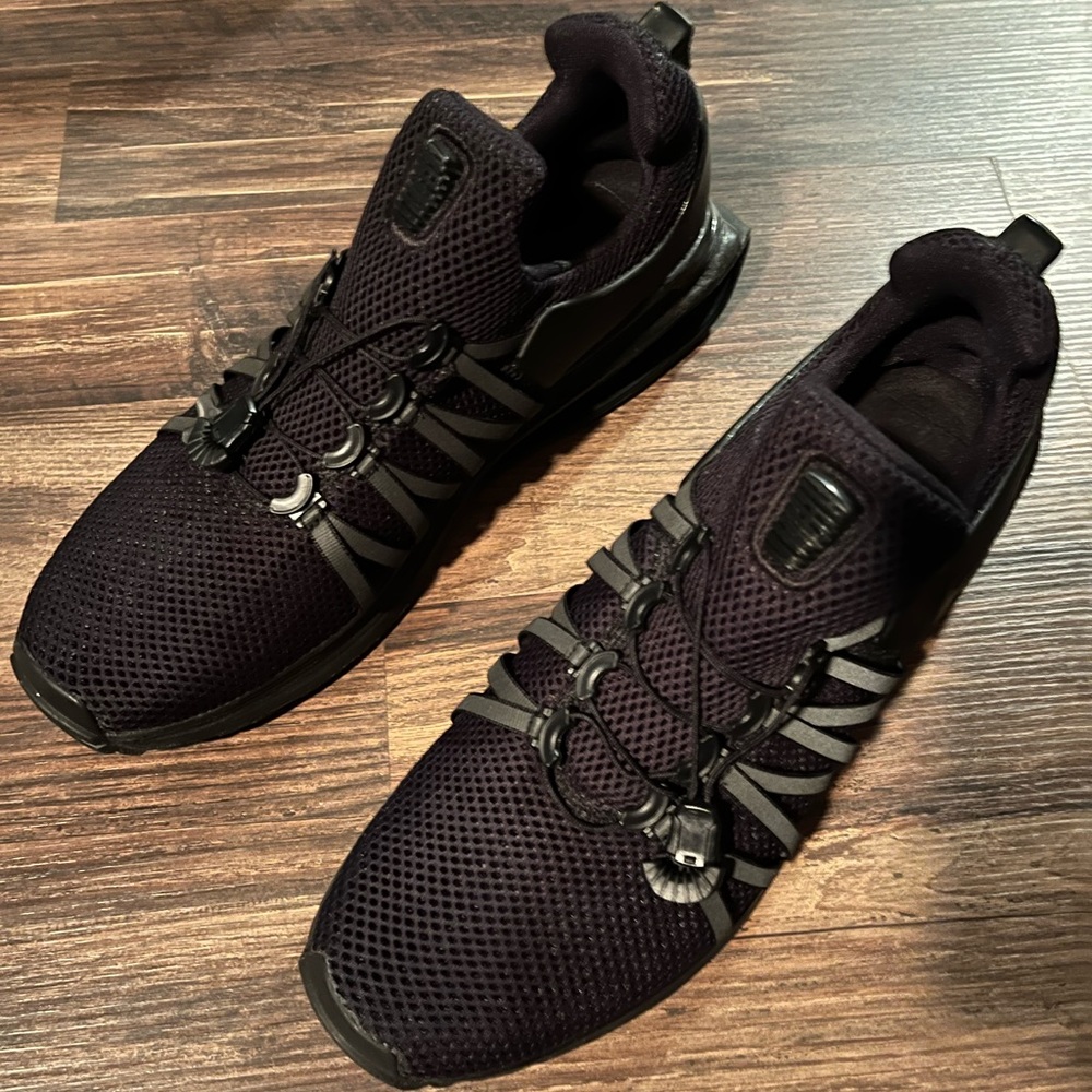 nike black shox gravity sneakers